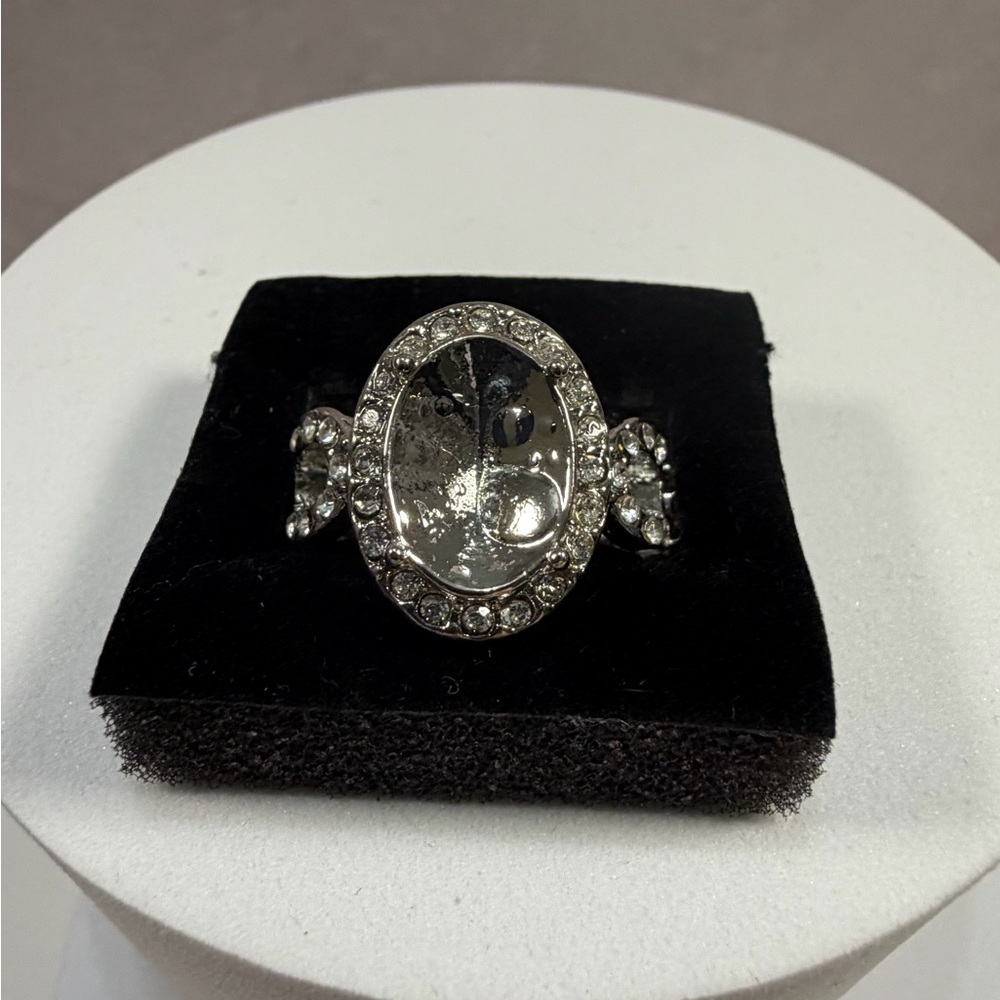 🩷5/$10🩷 Paparazzi Silver Crystal Oval Statement Ring